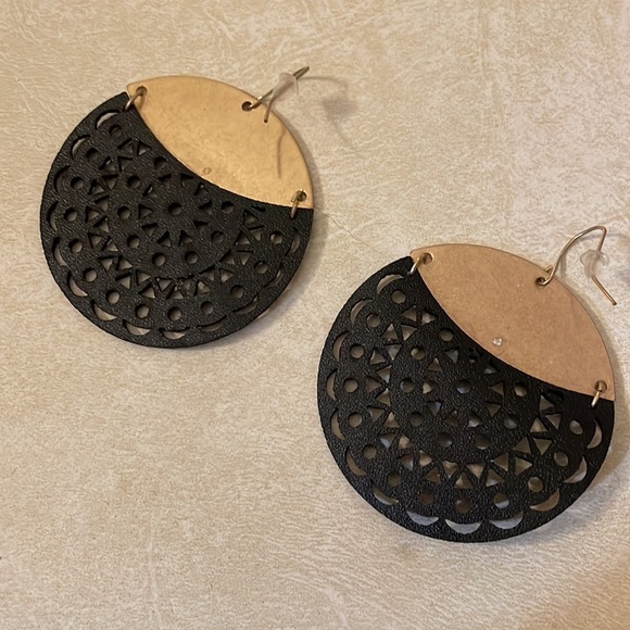 🤑 $4 ADD-ON:  Gold and Black Leather Cut-out Circle Earrings - Picture 2 of 3